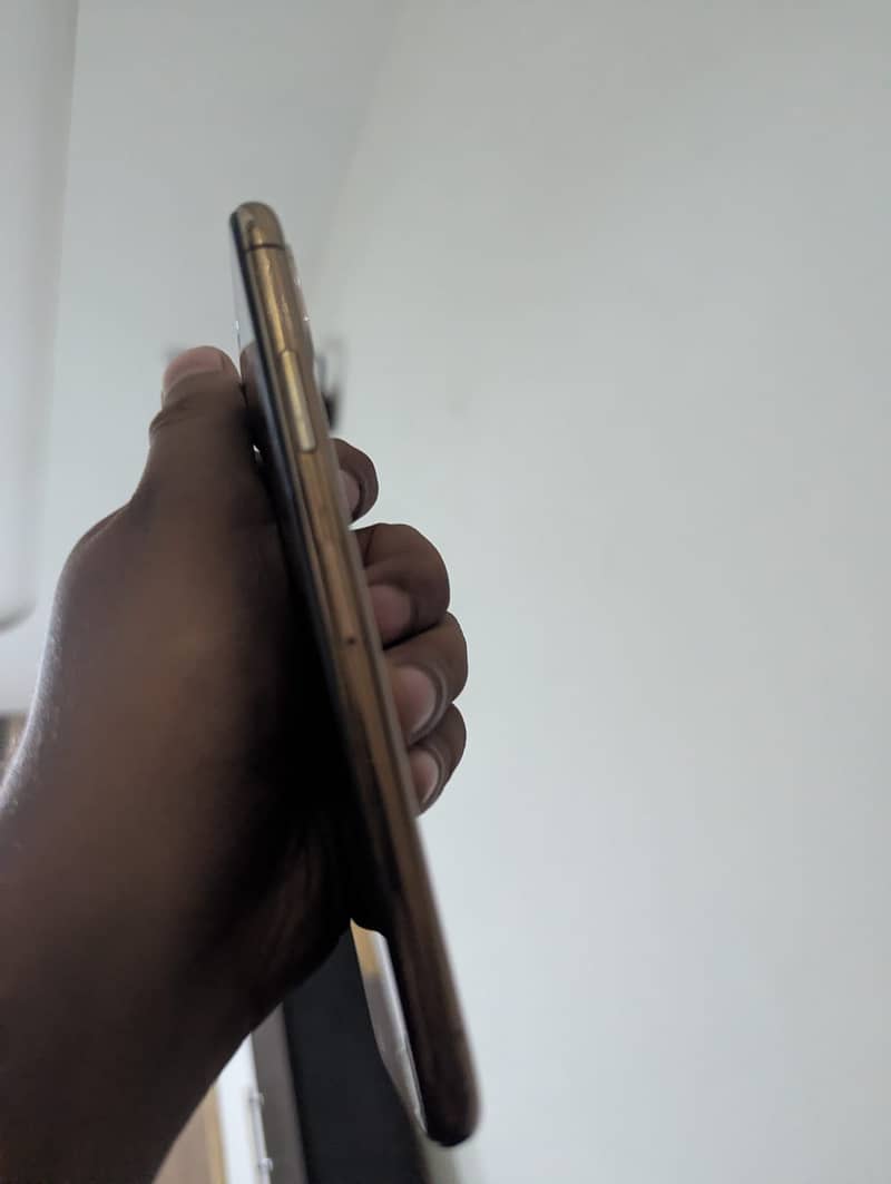 IPHONE XS 4