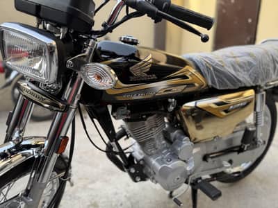 Honda 125  Special Edition Gold