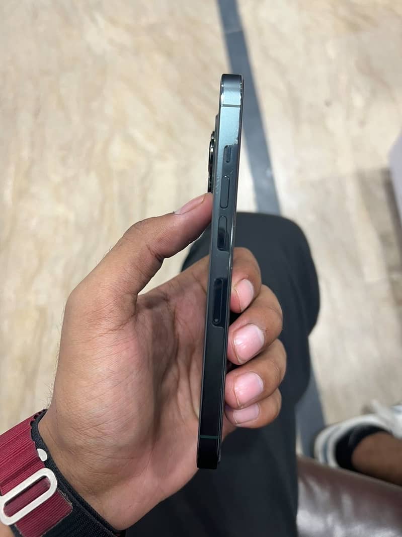 Apple iPhone 13 Pro 3