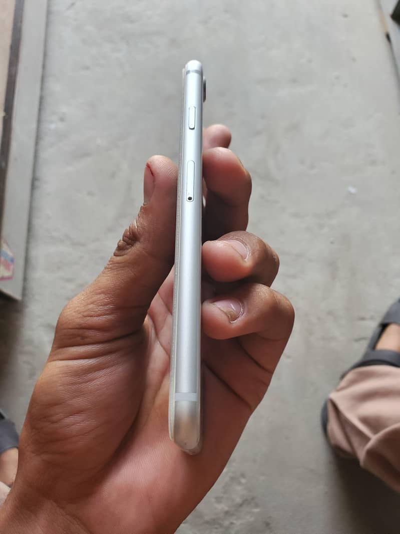 Apple iPhone 8 1