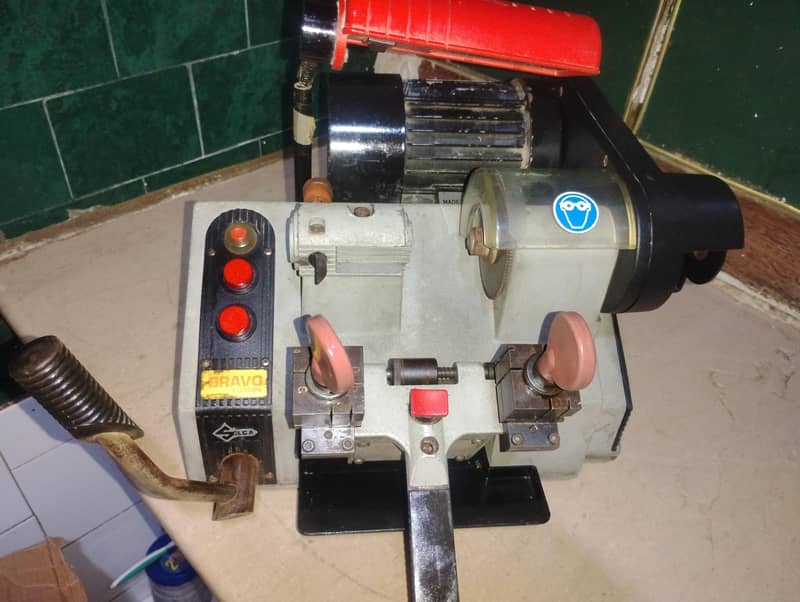 key cutting machine 4