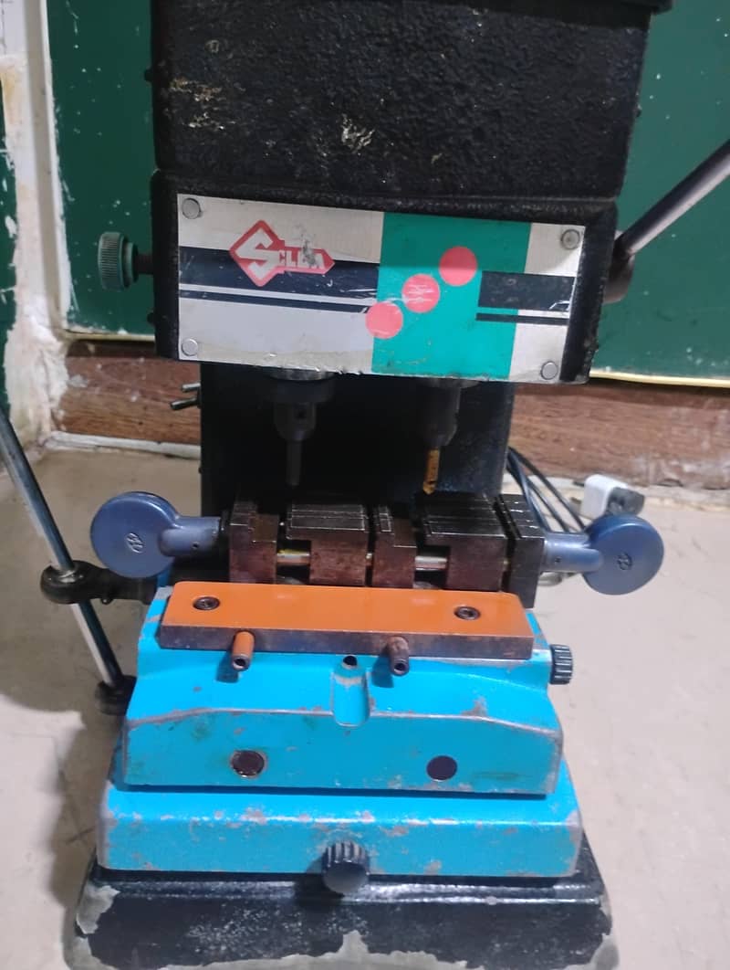 key cutting machine 10