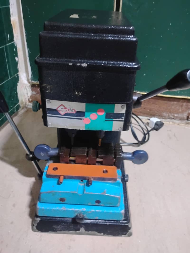 key cutting machine 11
