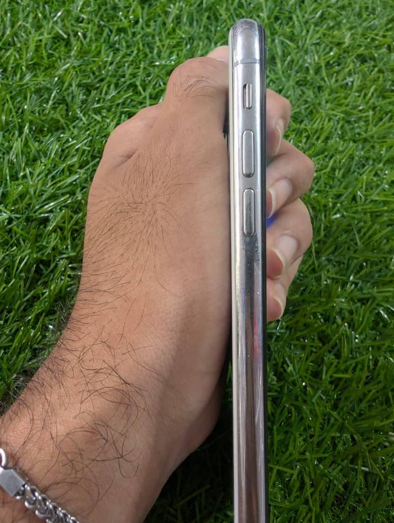 IPHONE X 3