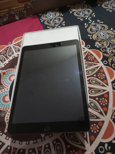 ipad 8 gen 128gb PTA approved with box charger