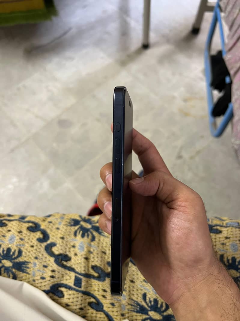 Apple iPhone 15 Pro Max 3