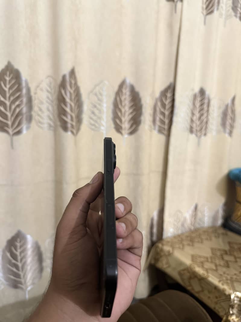 Apple iPhone 16 Pro Max 2
