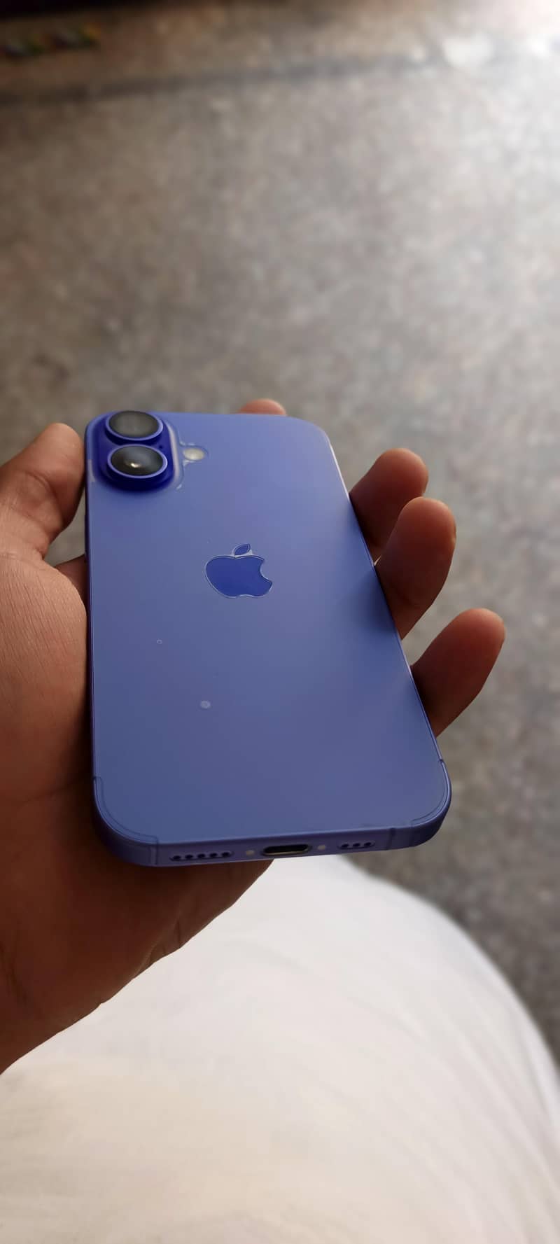 Apple iPhone 16 3
