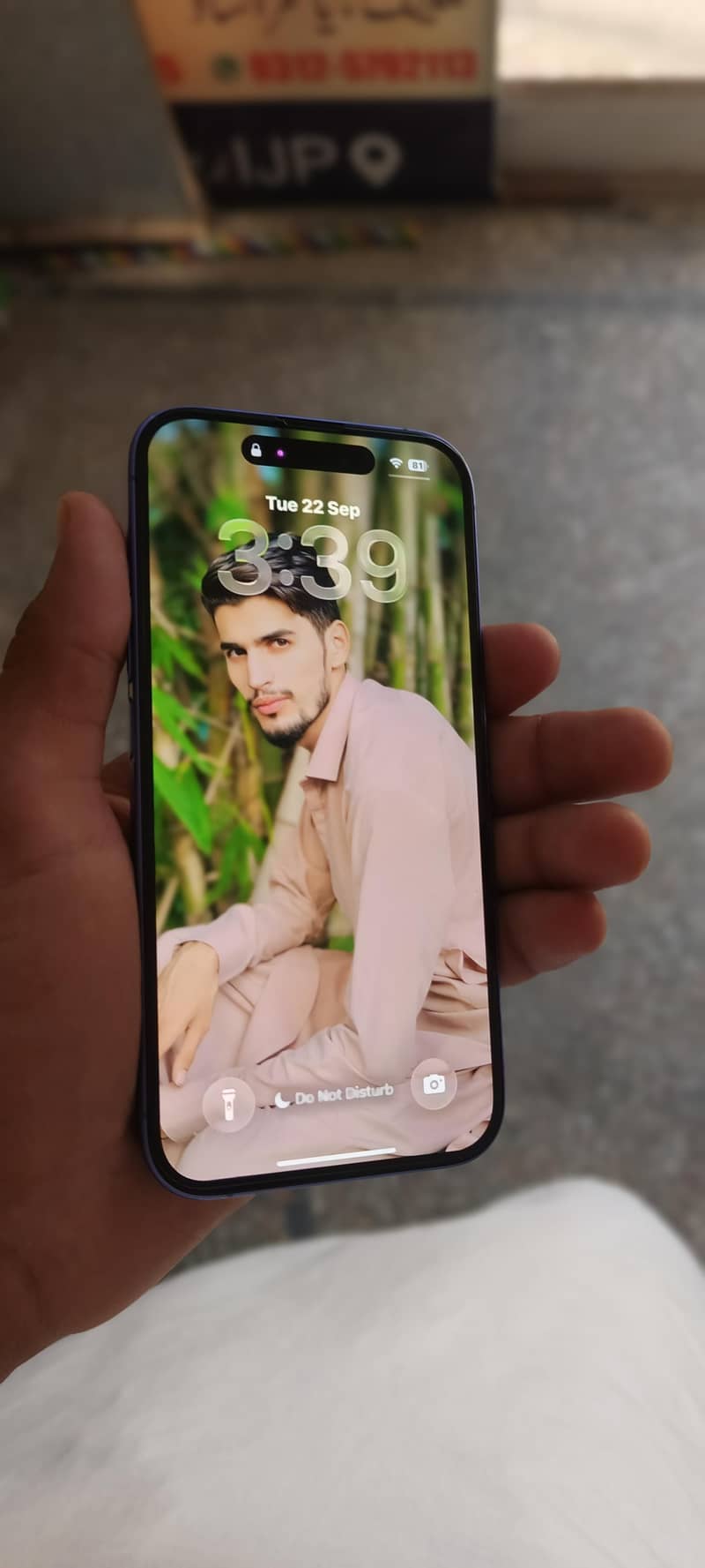 Apple iPhone 16 5