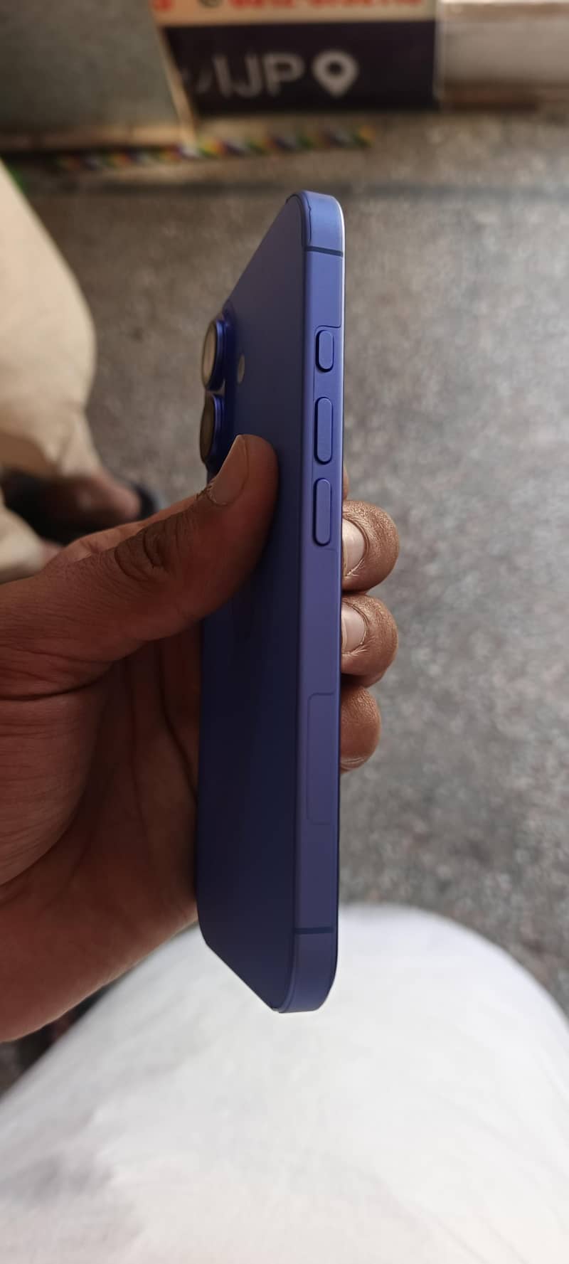 Apple iPhone 16 6