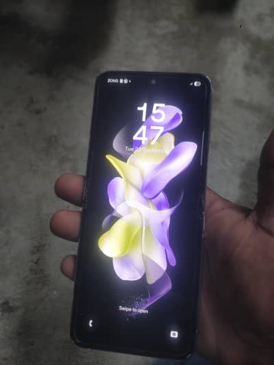 Z flip 4 PTA official approved 8/512 Exchange possible ad read