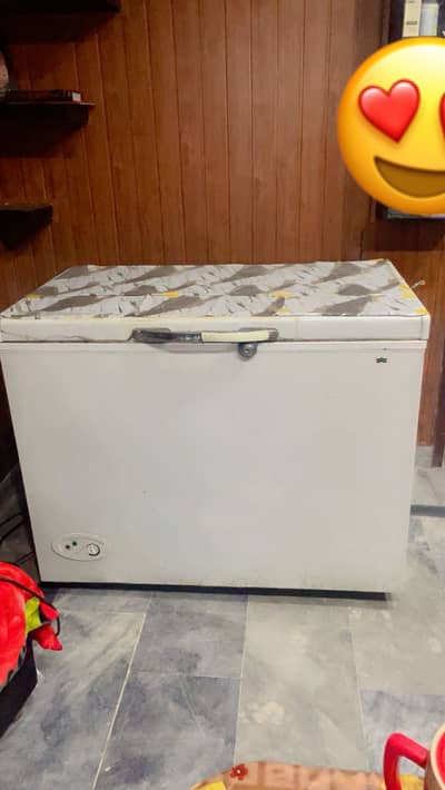 White Deep Chest Freezer for Sale – Excellent Working Condition