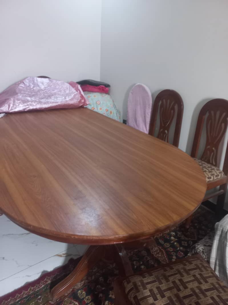 Dining table with 8 chairs . 0