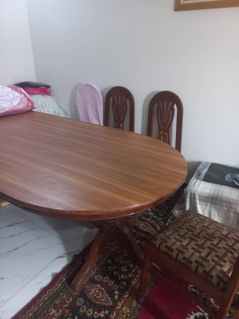 Dining table with 8 chairs . 1