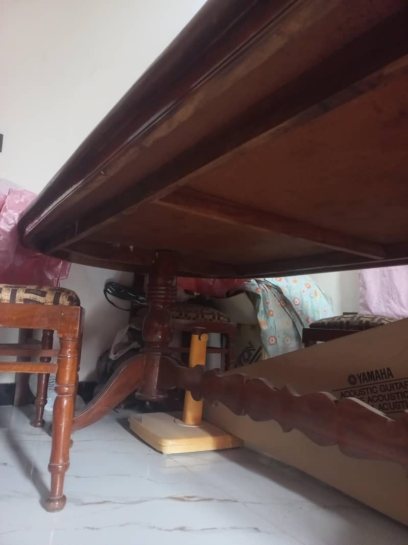 Dining table with 8 chairs . 2