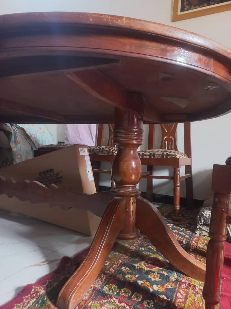 Dining table with 8 chairs . 3