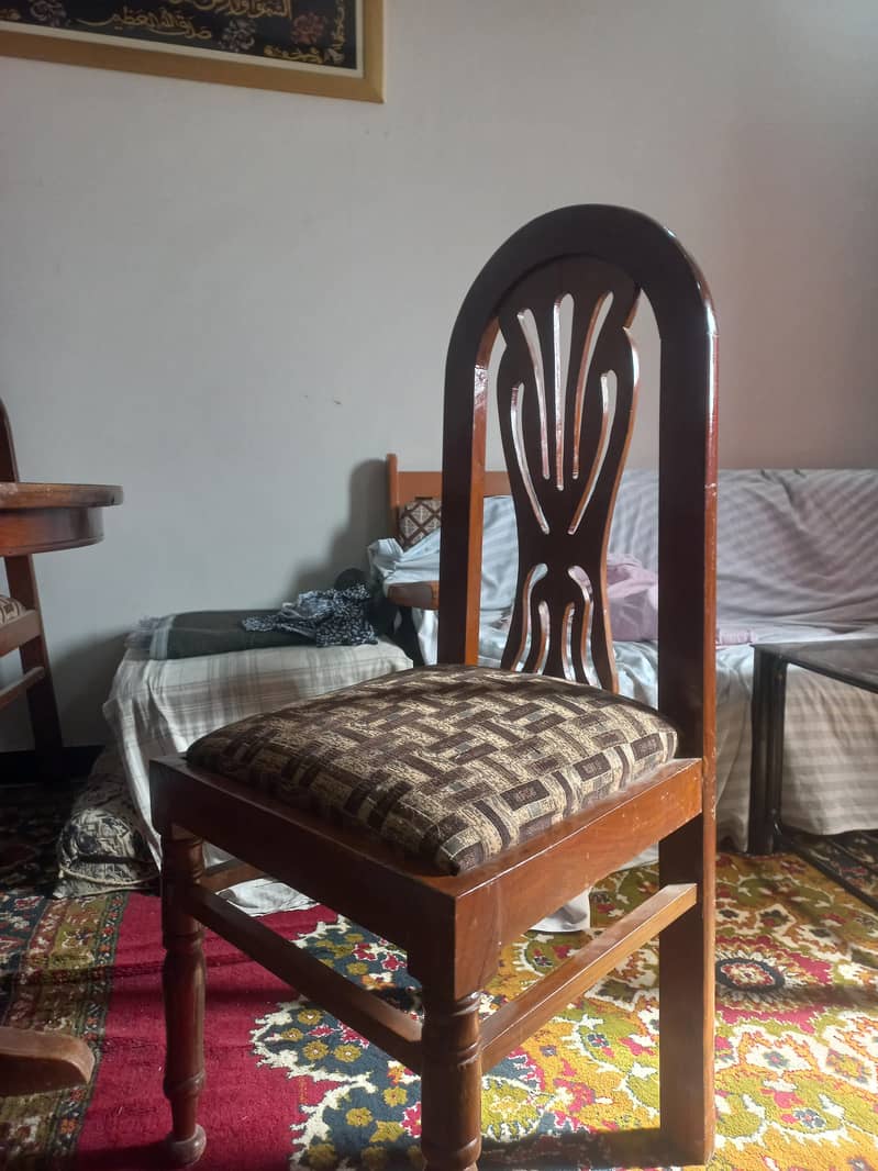 Dining table with 8 chairs . 4