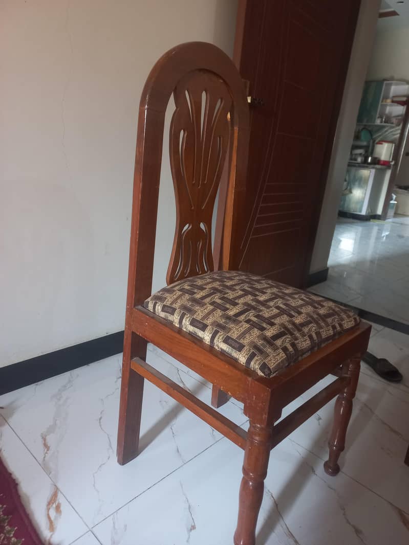 Dining table with 8 chairs . 5