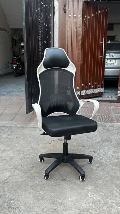 new chair 10/10 1 month used