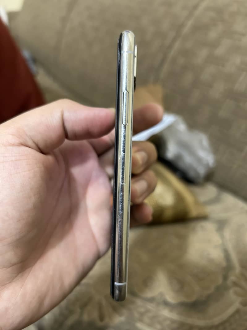 Apple iPhone XS 3
