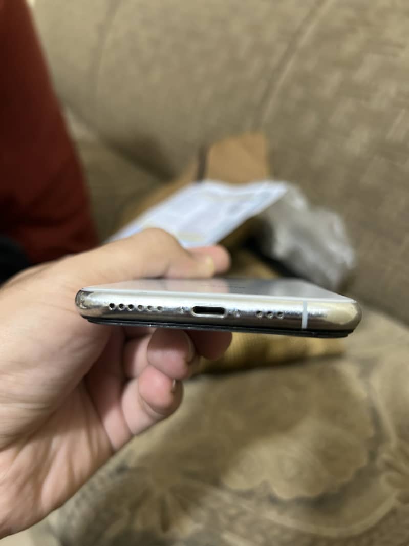 Apple iPhone XS 4
