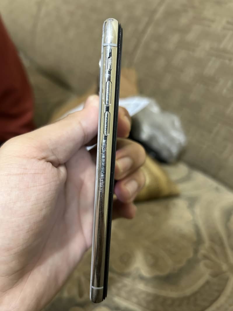 Apple iPhone XS 6