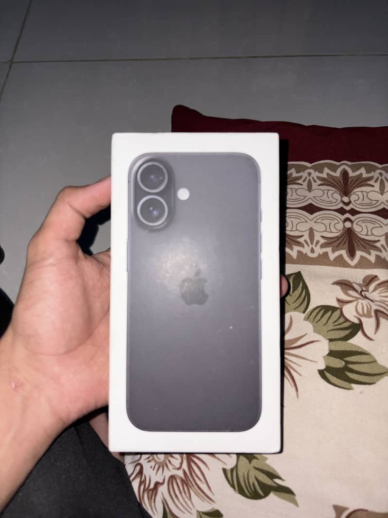 Apple iPhone 16 1