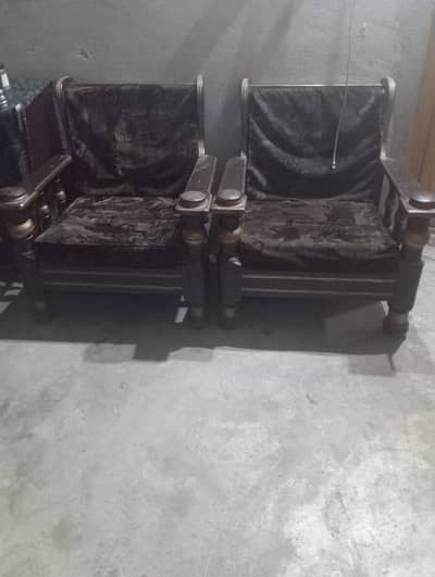Used Furniture Pkg- 5 Seater Sofa Set, Centre Tbl & Crockey Showcase