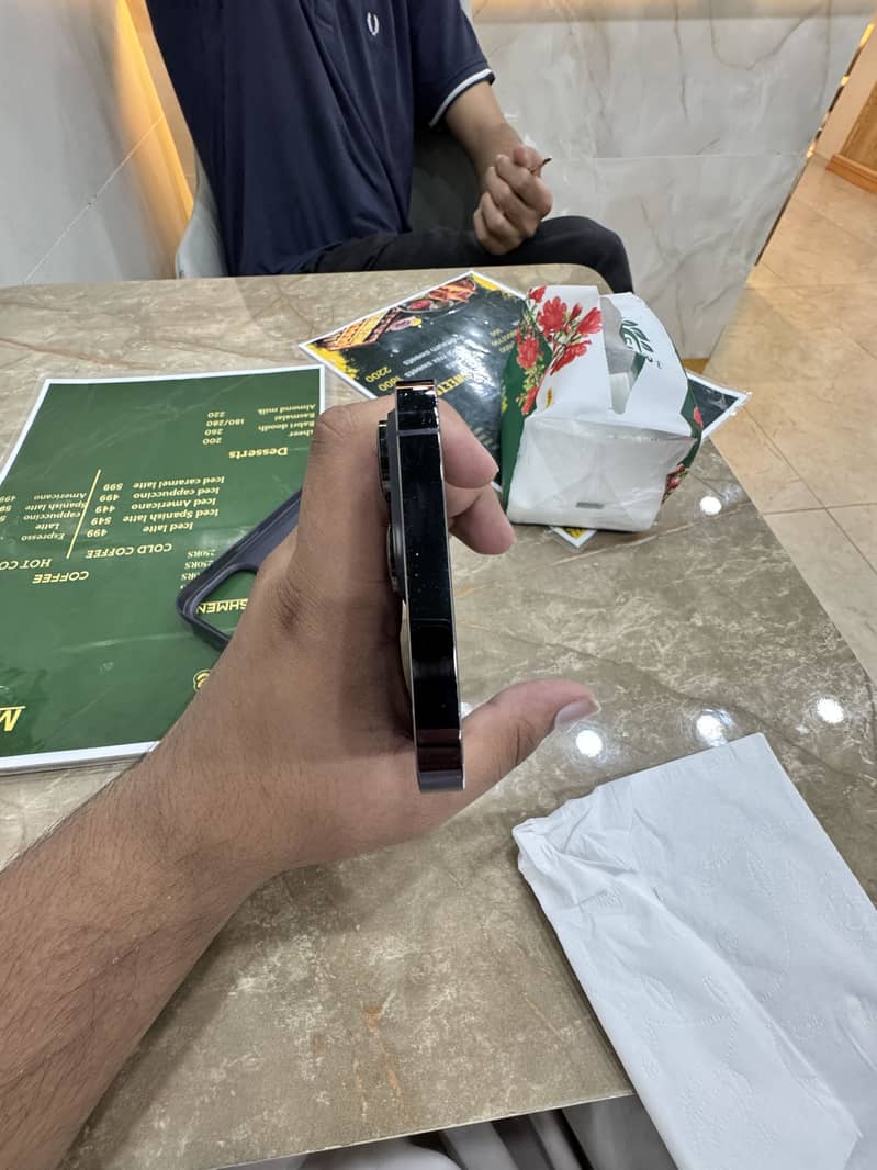 Apple iPhone 14 Pro Max 6