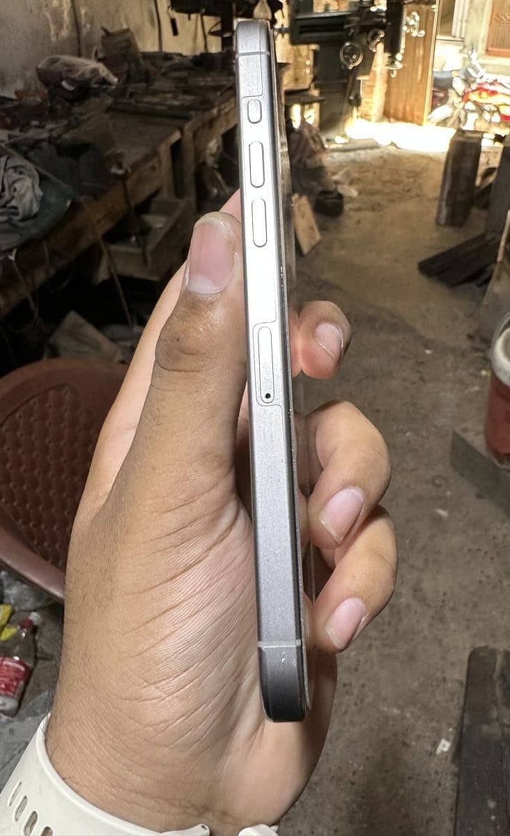 Apple iPhone 15 Pro Max 3