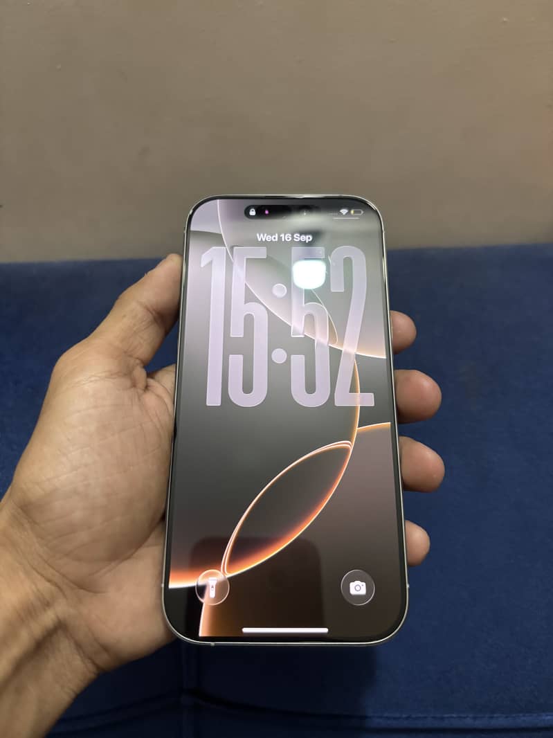 iPhone 16 Pro 1