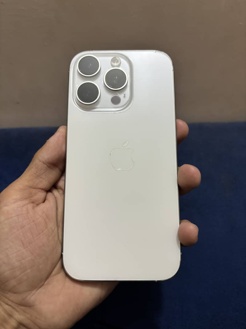 iPhone 16 Pro 4