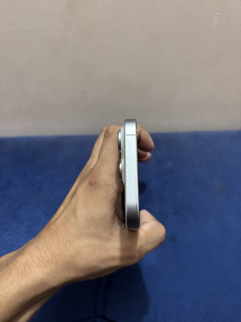 iPhone 16 Pro 7