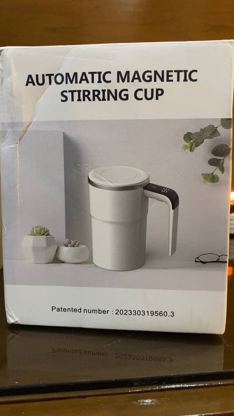 Automatic magnet stirring mug 4