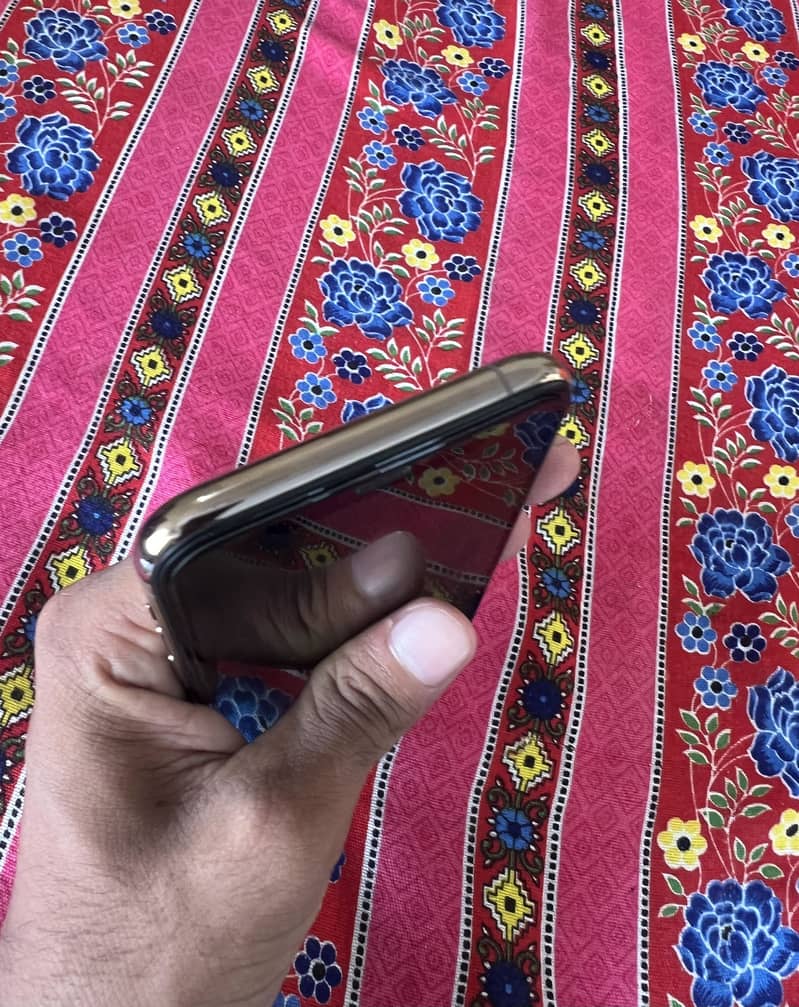 Apple iPhone 11 Pro 1