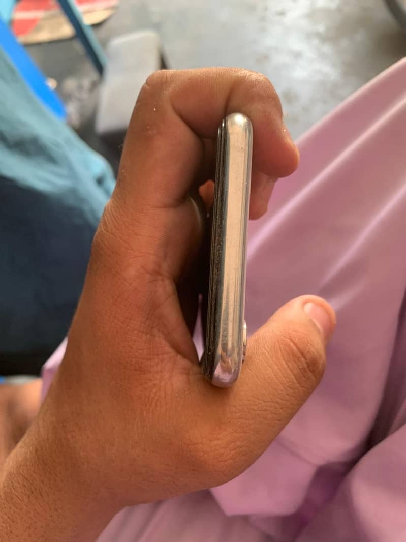 Apple iPhone X 5