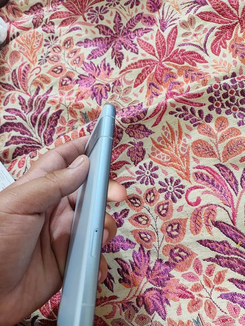 Google pixel 7a 4