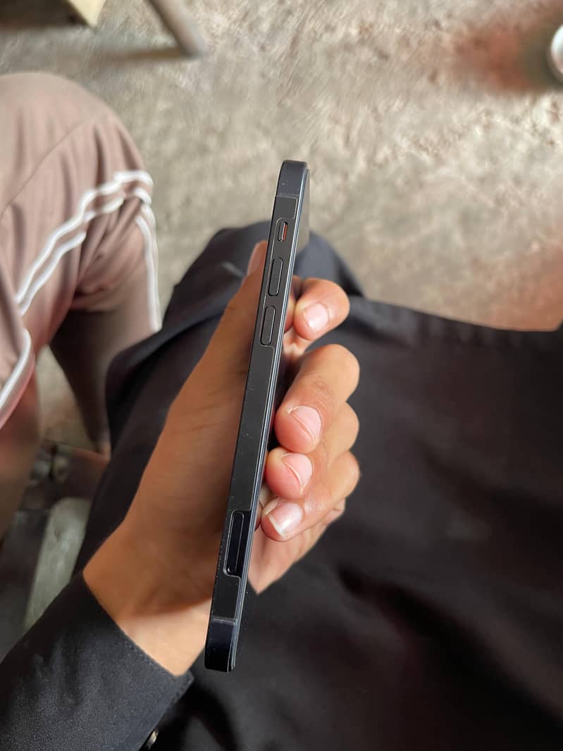 Apple iPhone 12 3