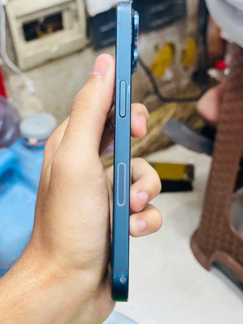 Apple iPhone 13 1