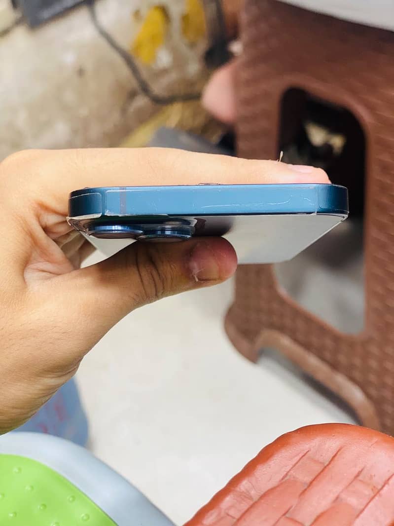 Apple iPhone 13 4