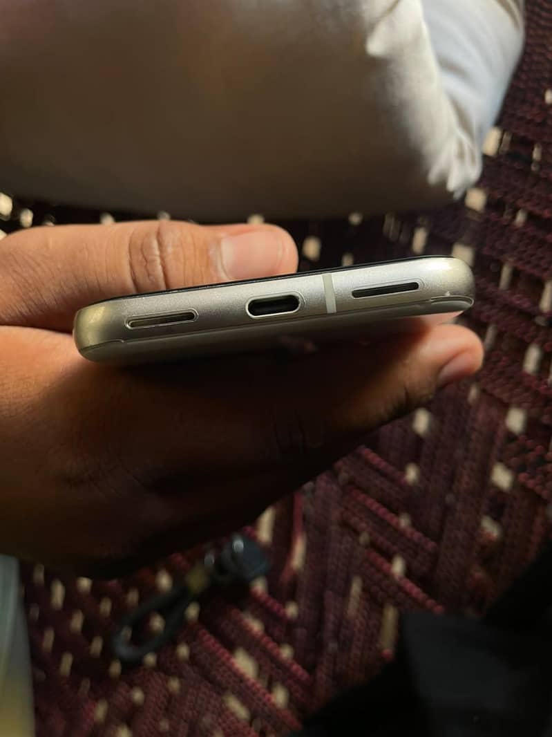 Google Pixel 8a 3