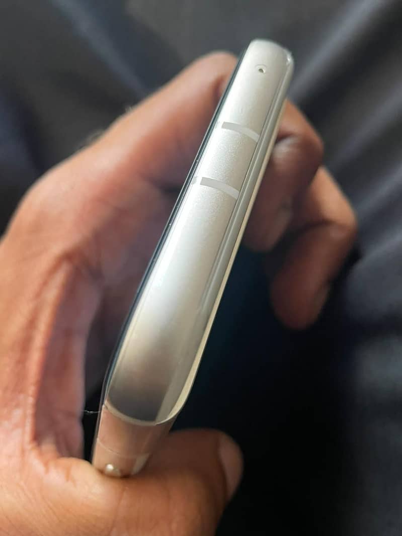 Google Pixel 8a 4
