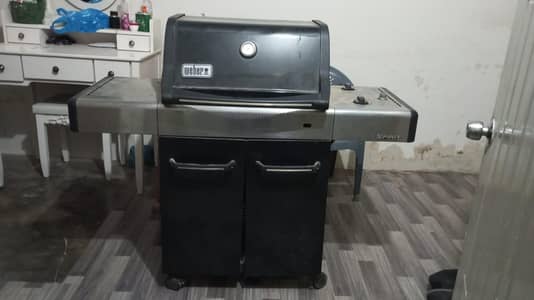 Live Bar BQ grill.