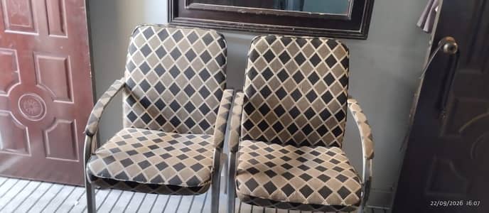 2-Piece Cushioned Visitor Chairs – excellence Condition
