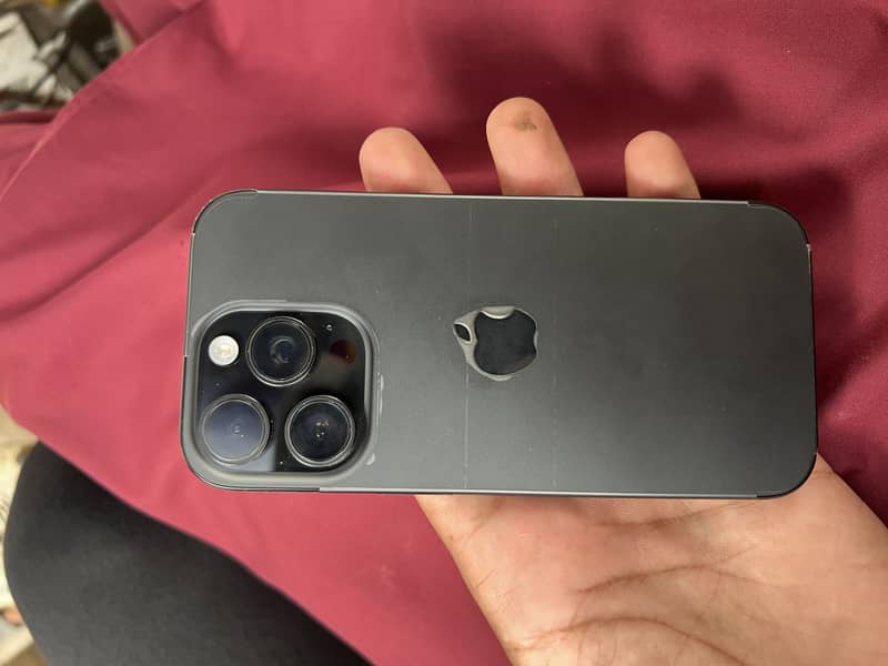 Apple iPhone 16 Pro 1