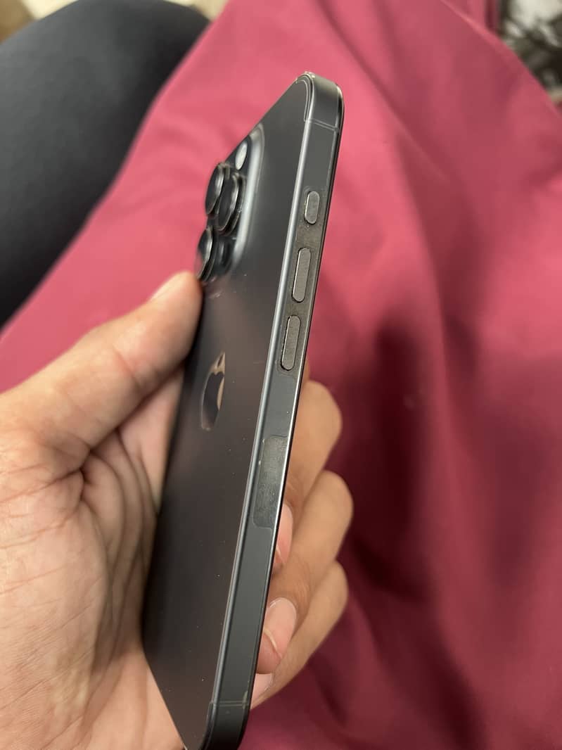 Apple iPhone 16 Pro 4