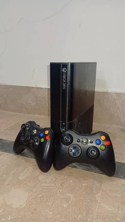 Xbox 360 e with 31 games
