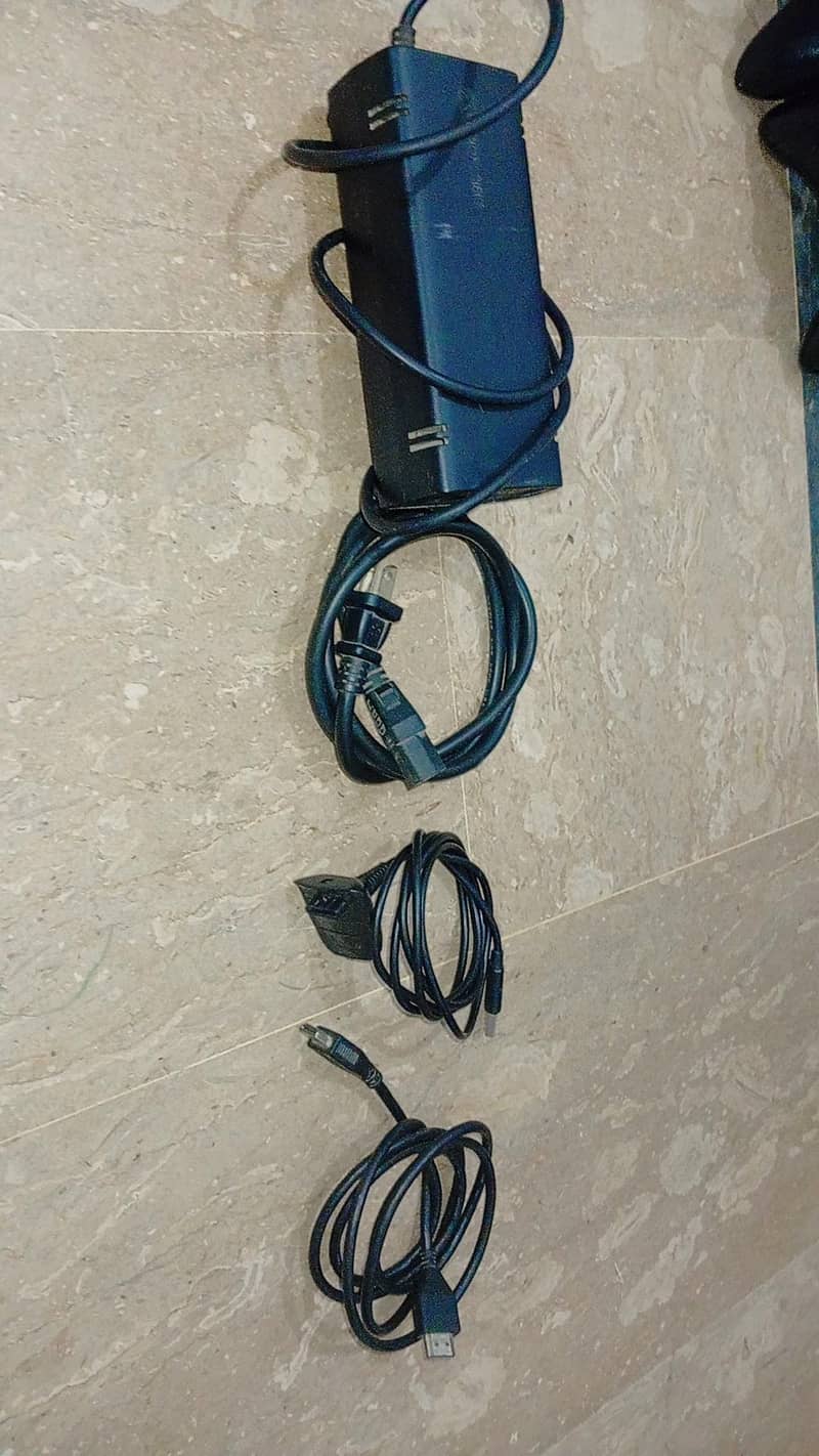 Xbox 360 e with 31 games 2