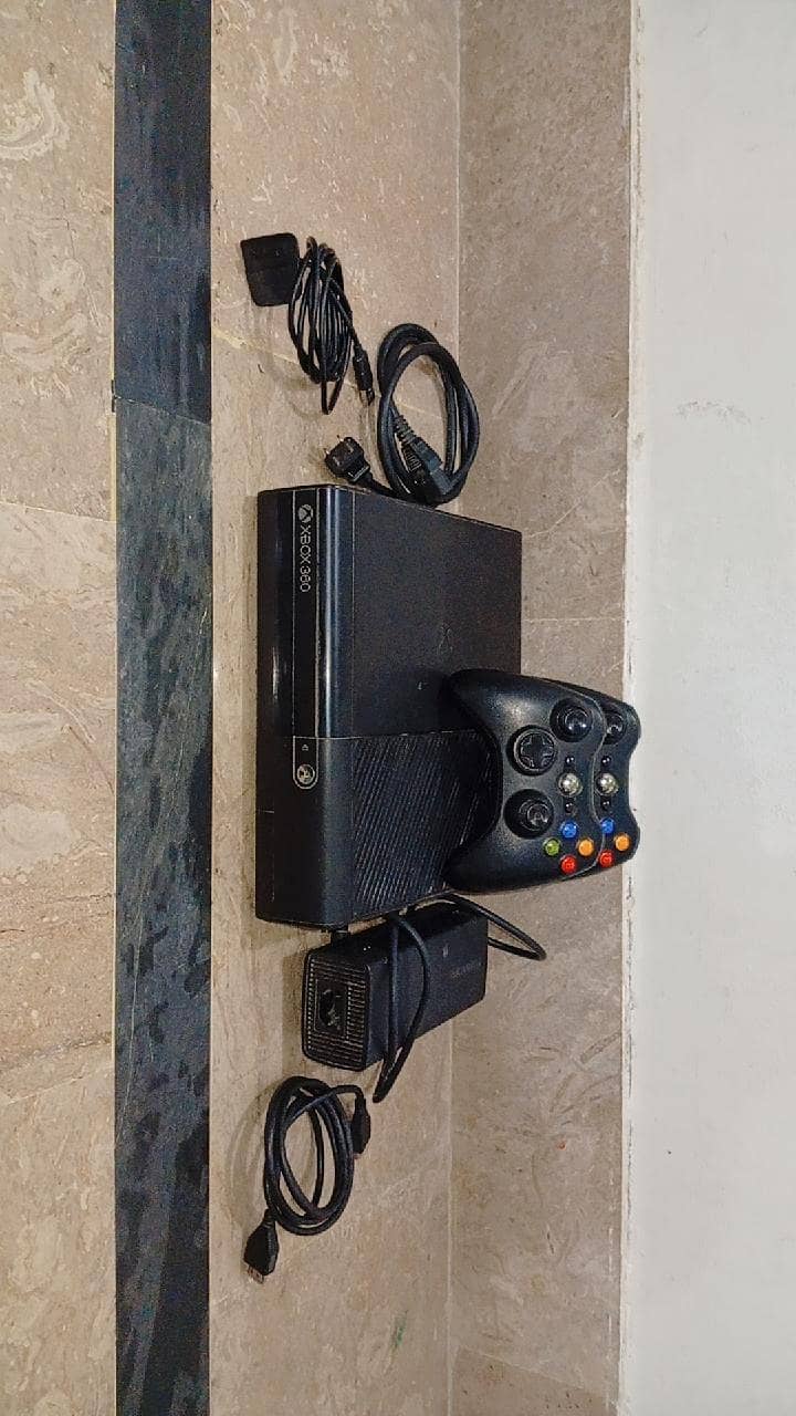 Xbox 360 e with 31 games 3