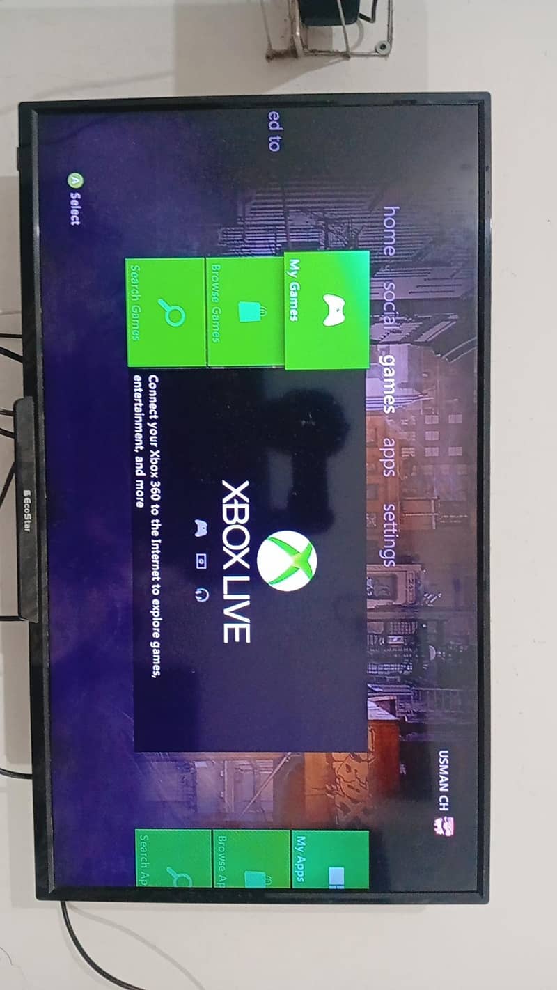 Xbox 360 e with 31 games 11